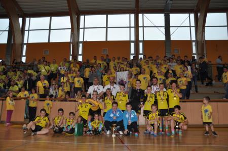 Rokometaši SVIŠ-a so imeli tudi bučno podporo s tribun.